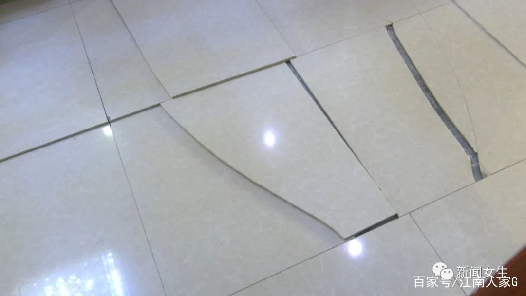 地板砖翘起来了怎么回事儿(地板砖翘起来了怎么回事儿图片) 地板砖翘起来了怎么回事儿(地板砖翘起来了怎么回事儿图片)